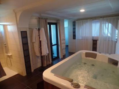 Hotel Raya Tichy Екстер'єр фото