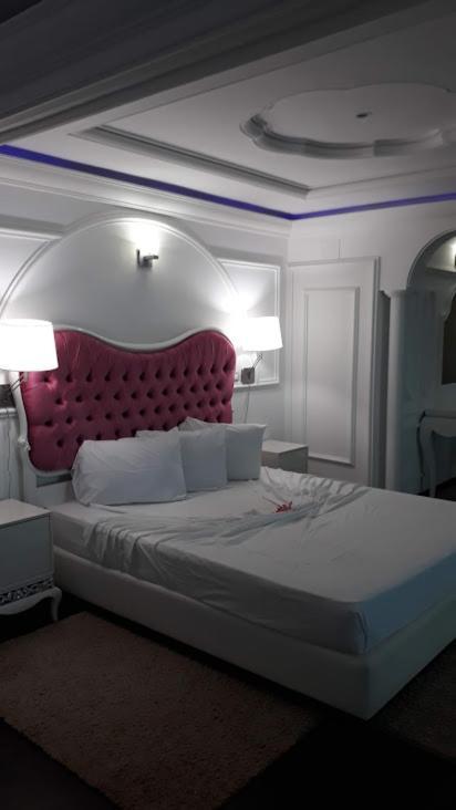 Hotel Raya Tichy Екстер'єр фото