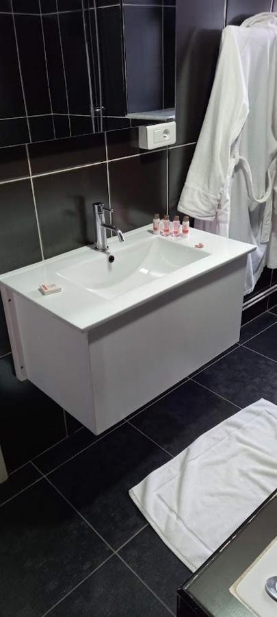 Hotel Raya Tichy Екстер'єр фото